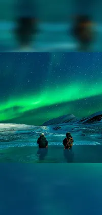 This live wallpaper depicts a couple standing in the water with aurora borealis in the background