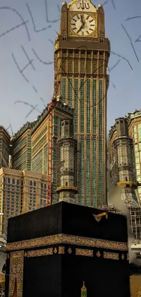 Get transported to Masjid al-Haram in Mecca with this stunning phone live wallpaper! The intricate details of a group of people standing in front of a clock tower surrounded by golden pillars and arched buildings will make you feel like you're there