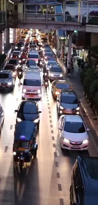 This phone live wallpaper depicts a bustling city street with heavy traffic