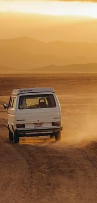 This phone live wallpaper features a van traversing a desert, lending a sense of journeying to middle-eastern inspired motifs like palm trees and sand dunes