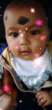 The phone live wallpaper showcases an endearing image of a baby in a car's back seat