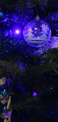 This Christmas Tree Live Wallpaper is everything you need for the holiday season