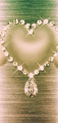 This live wallpaper showcases a stunning diamond necklace shaped like a heart, making it the highlight of the design
