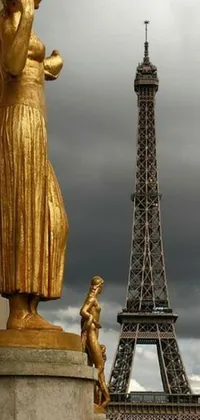 This live wallpaper features a stunning golden statue in front of the Eiffel Tower
