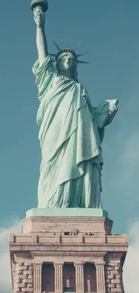 This vivid phone live wallpaper showcases the Statue of Liberty, an enduring symbol of freedom and democracy