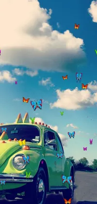 This live phone wallpaper depicts a green car with surfboards on its roof, driving down a sunny highway on a summery day