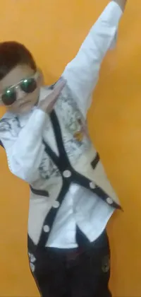 Dobok Arm Sunglasses Live Wallpaper