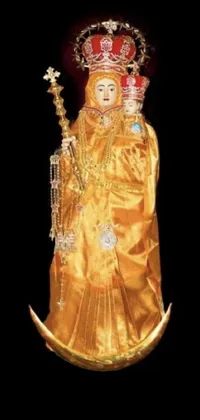 This live phone wallpaper depicts a stunning statue of a woman wearing a crown on her head, adorned with a Gemini gold cloth