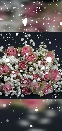 This live phone wallpaper features a charming arrangement of pink roses, gypsophila and a buzzing bee on a table
