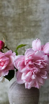 This live phone wallpaper showcases a vase filled with stunning pink flowers