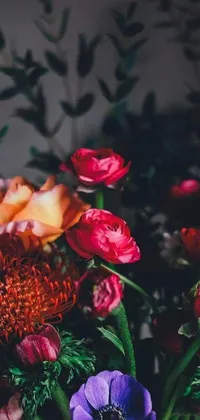 This live wallpaper showcases a vase filled with colorful flowers, including red tones and various types