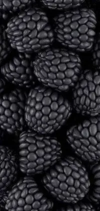 This live wallpaper showcases a stunning close-up of digital blackberries rendered in black resin with a mulato tone