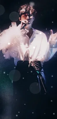 This phone live wallpaper features a mesmerizing digital image of a man in a white puffy outfit singing into a microphone
