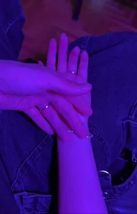 Hand Purple Gesture Live Wallpaper