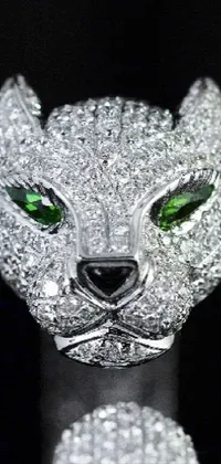 Get captivated with this stunning 3D close-up live wallpaper featuring a green-eyed cat&#39;s head adorned with rapper bling jewelry, jaguar pattern fur, and luxurious chaumet accessories