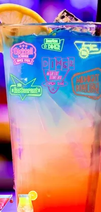 This neon live wallpaper features a tall iced tea glass with a refreshing drink and a slice of lemon on a table backdrop