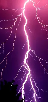 This live phone wallpaper showcases a captivating image of a lightning bolt piercing an enchanting purple sky