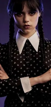 This live wallpaper features a striking image of a woman with braids posing for a picture