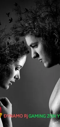 This live wallpaper showcases a beautiful black and white photograph of a man and a woman