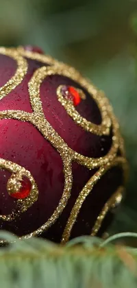 Add a festive touch to your phone with this eye-catching live wallpaper