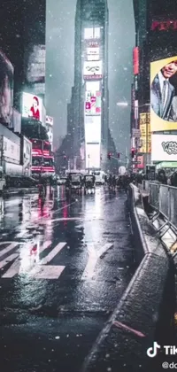 This lively phone live wallpaper mimics a realistic, rainy night city street