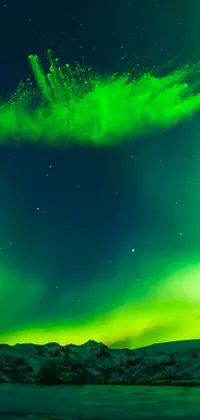 This live wallpaper depicts the awe-inspiring Northern Lights shining brightly in the night sky, creating a surreal and beautiful vista