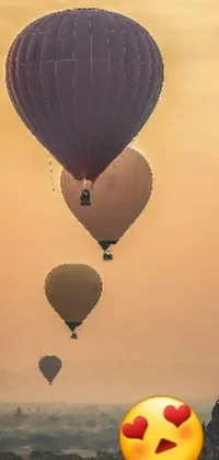This live wallpaper depicts a group of hot air balloons hovering over a city, creating a stunning visual scene