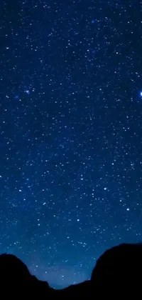 This live phone wallpaper features a captivating night sky full of shimmering stars