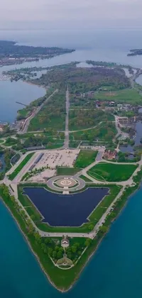 This live wallpaper showcases an aerial view of an impressive water body, green parks and monuments