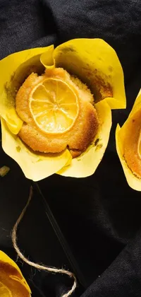This lemon-inspired live wallpaper features two cupcakes resting on a table