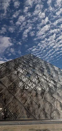 This stunning live wallpaper captures the beauty of the Louvre's glass pyramid