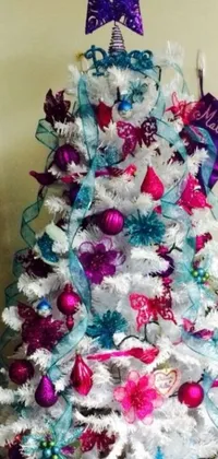 This live phone wallpaper showcases a stunning white Christmas tree decorated in vibrant purple and blue hues against a magenta background