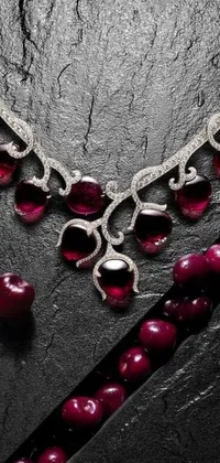 This live wallpaper showcases a gorgeous close-up of a necklace featuring sparkling gems and diamonds in crimson color