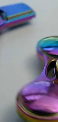 This phone live wallpaper features a vibrant fidgetr on a table, captured in a macro photograph