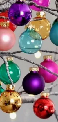 This live wallpaper showcases a colorful close-up view of holiday ornaments on a tree