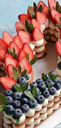 This Live Wallpaper brings your phone to life with a delicious close-up of a cake adorned with strawberries and blueberries