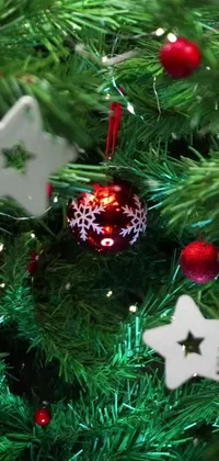This Christmas tree live wallpaper is a festive addition to your phone's display
