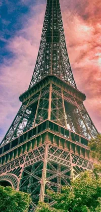Take a virtual trip to Paris with this stunning phone live wallpaper