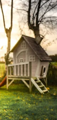 This dynamic live wallpaper captures a classic doghouse atop a vibrant green field at dusk