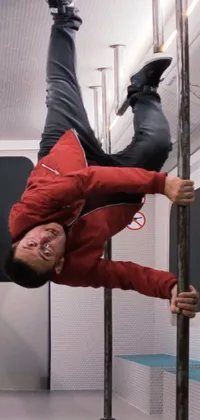 This phone live wallpaper showcases two exceptional performers displaying gravity-defying acrobatics on a moving train