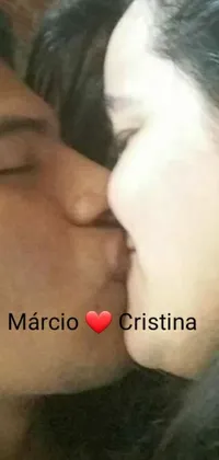 This live wallpaper showcases a heartwarming close-up of a couple intimately kissing