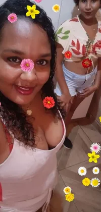 This live wallpaper features two women standing in a kitchen in Sao Paulo