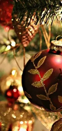 This phone live wallpaper showcases a stunning Christmas tree adorned with a colorful mix of ornaments