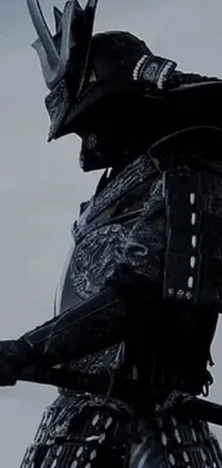 This live phone wallpaper features a black and white image of a samurai warrior, adorned in black armor and a kabuto helmet