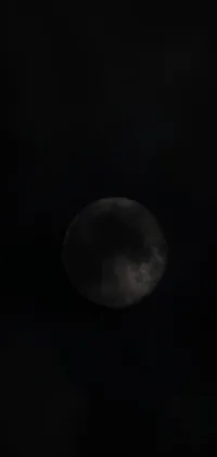 This live wallpaper showcases a stunning full moon on a dark background