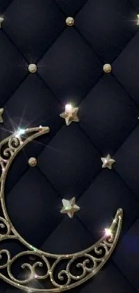 This live phone wallpaper has a rich and luxurious feel, with a beautiful gold crescent resting atop a black quilt