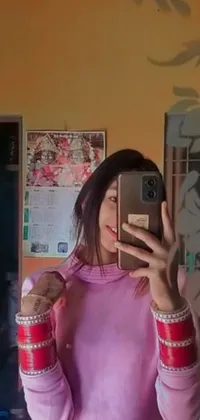 This live wallpaper showcases a stunning image of a woman taking a selfie in front of a mirror