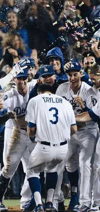 This live wallpaper depicts a group of baseball players on a field, celebrating together after a victorious match