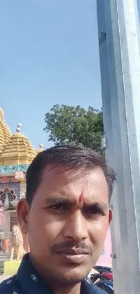 This phone live wallpaper displays a beautiful temple, capturing the culture and beauty of the location