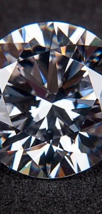 This live wallpaper displays a gorgeous diamond on a black background that creates an eye-catching effect